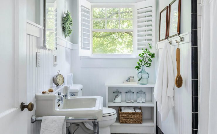 vintage touches in bathroom